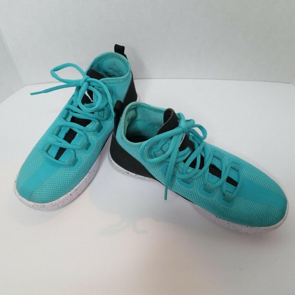 Nike Other - Girls Turquoise Black Jordan Reveal Basketball Sz4